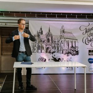 Michal Repík prednasa o Slow living - Slowlandia na festivale Kava Caj Cokolada Kosice 2020